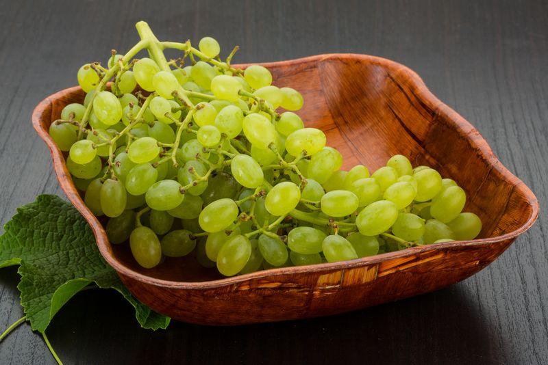 The products of vineyard, the by-products and the edible grapes